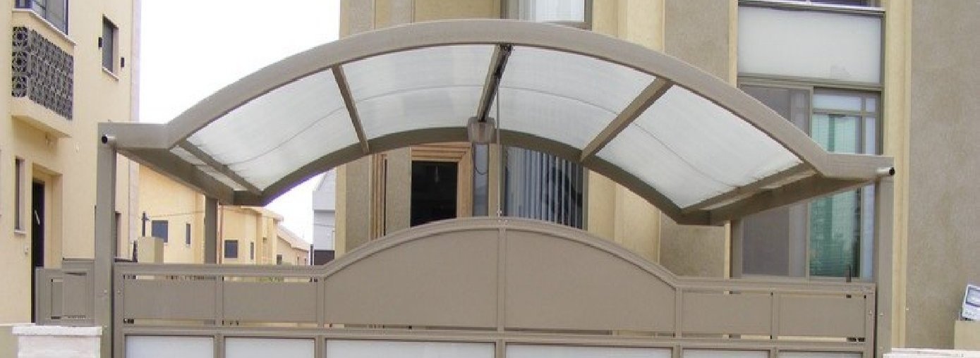 שער כניסה זכוכית ואלומיניום