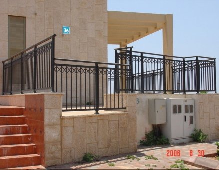 מעקה בטיחותי למרפסת של סנפיר