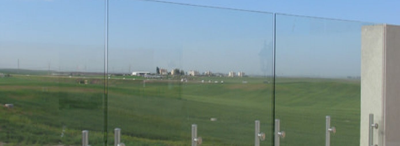 היתרונות במעקות זכוכית 8