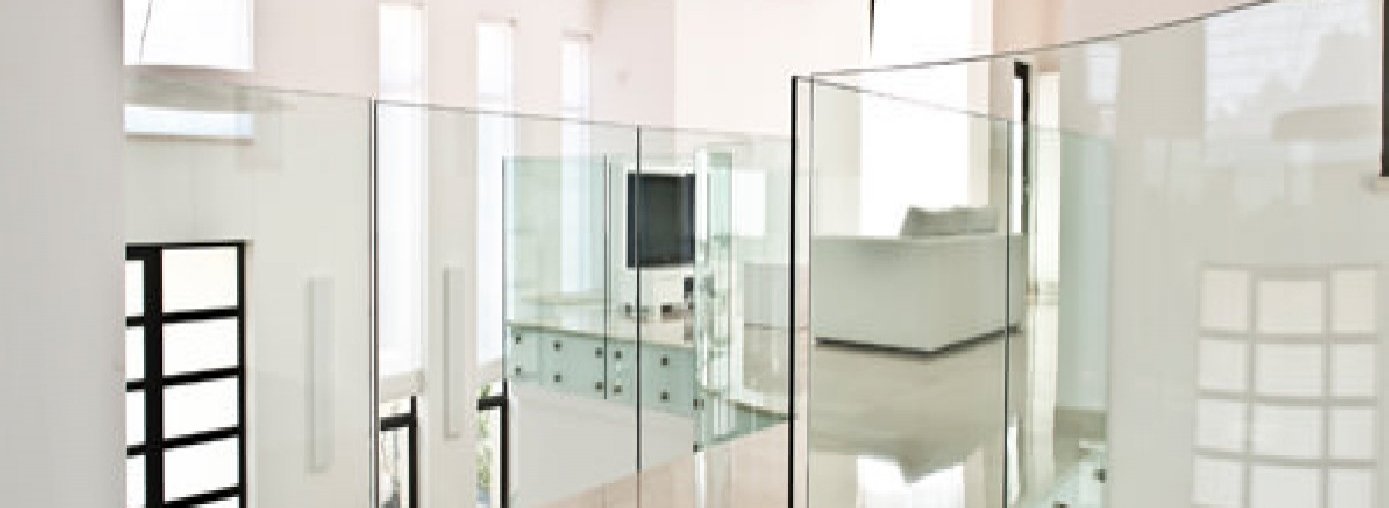 מעקות הזכוכית 9