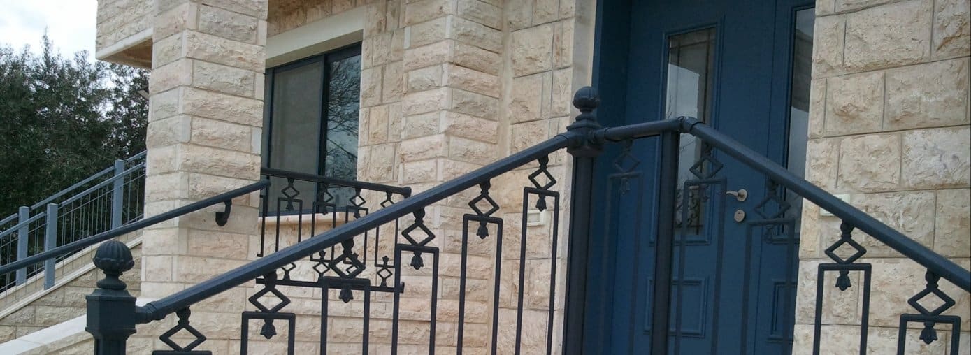 מעקות למדרגות מחירים