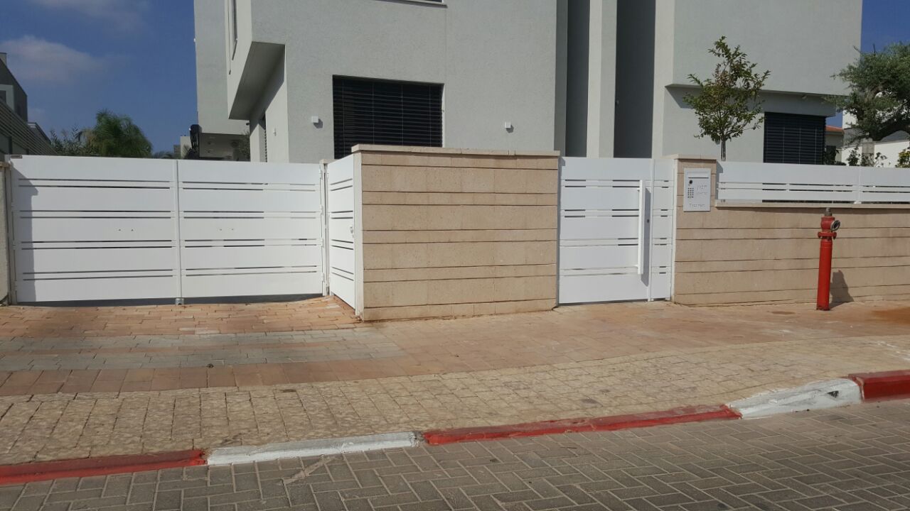 שער אוטומטי מסוג פסים