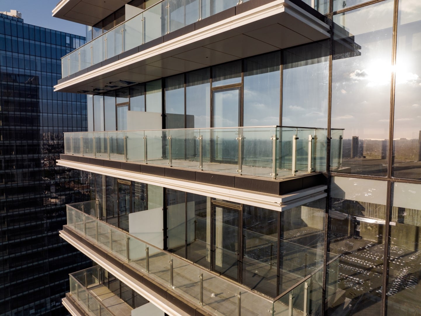 מעקה זכוכית (3)